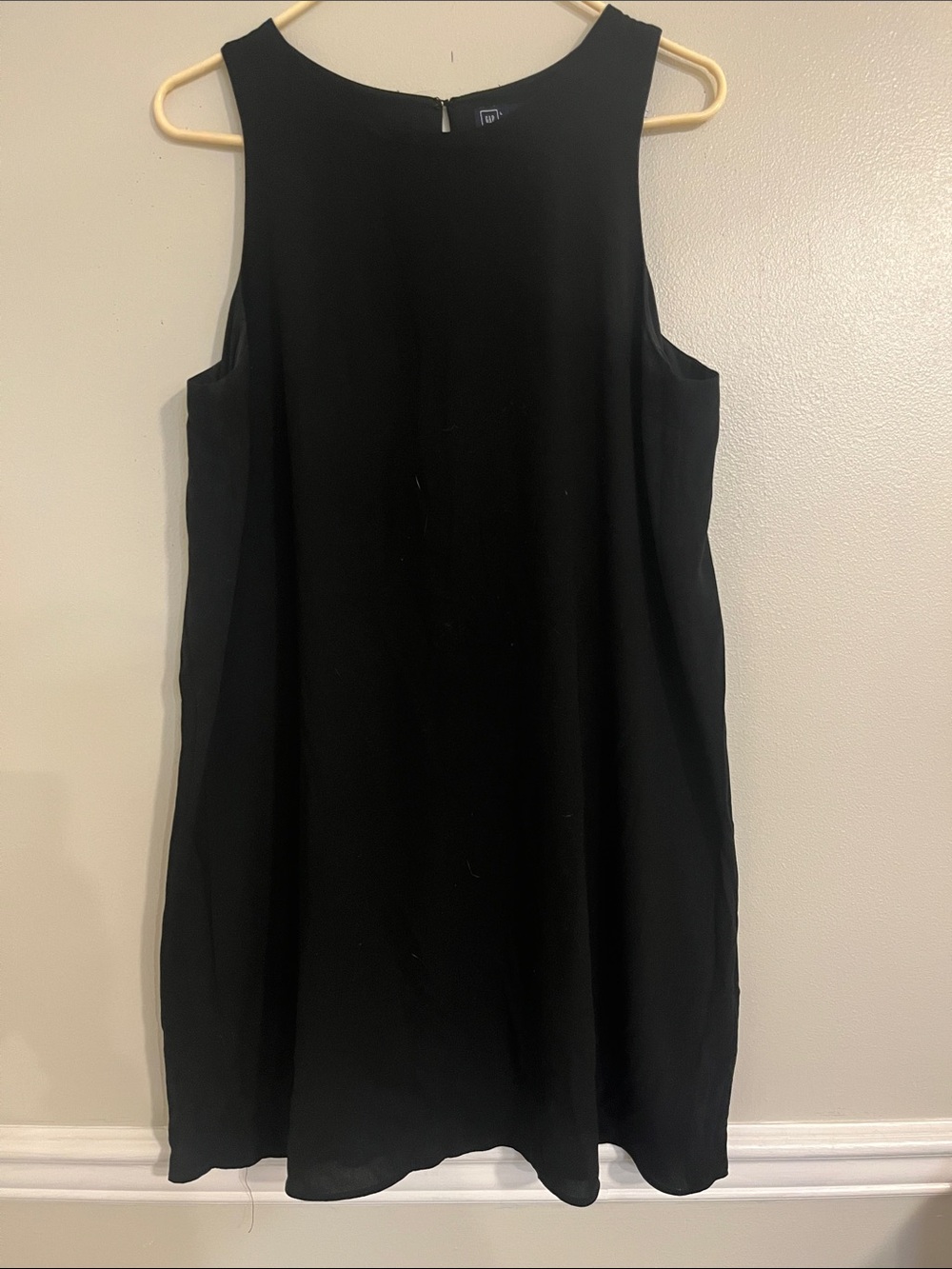 GAP Black Sleeveless Mini Shift Dress